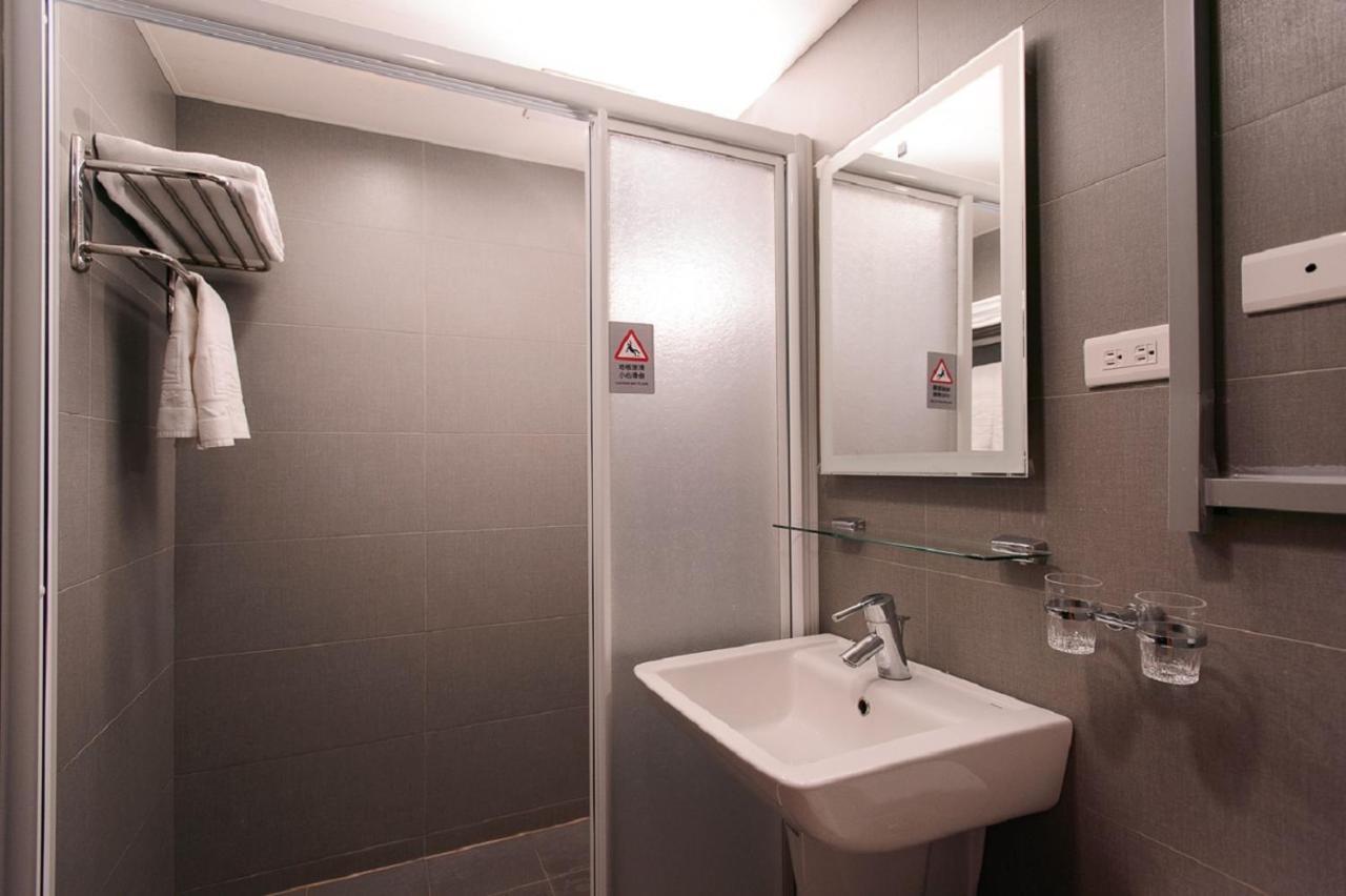 Kiwi Express Hotel - Kaohsiung Station Zewnętrze zdjęcie