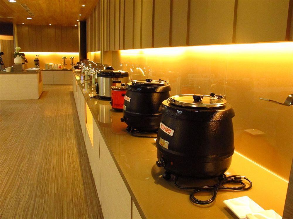 Kiwi Express Hotel - Kaohsiung Station Zewnętrze zdjęcie