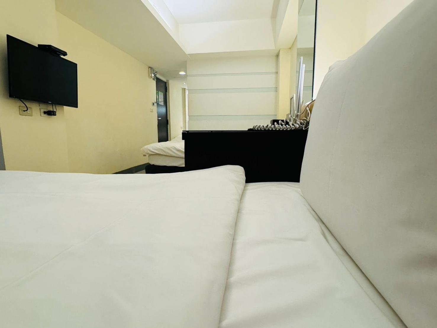 Kiwi Express Hotel - Kaohsiung Station Zewnętrze zdjęcie