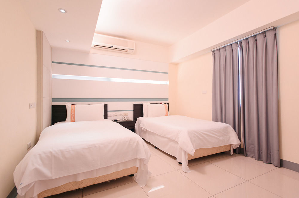 Kiwi Express Hotel - Kaohsiung Station Zewnętrze zdjęcie