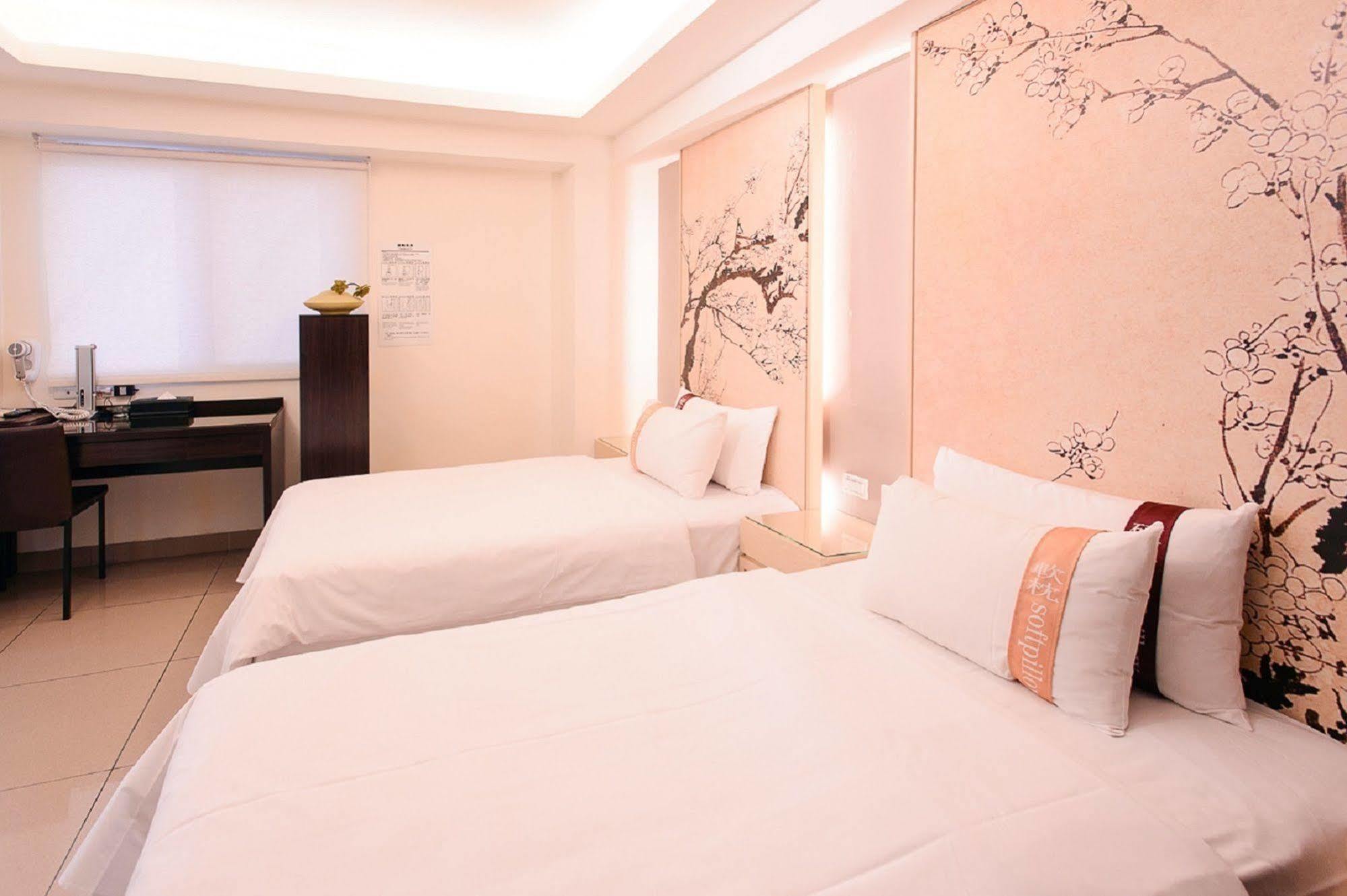 Kiwi Express Hotel - Kaohsiung Station Zewnętrze zdjęcie