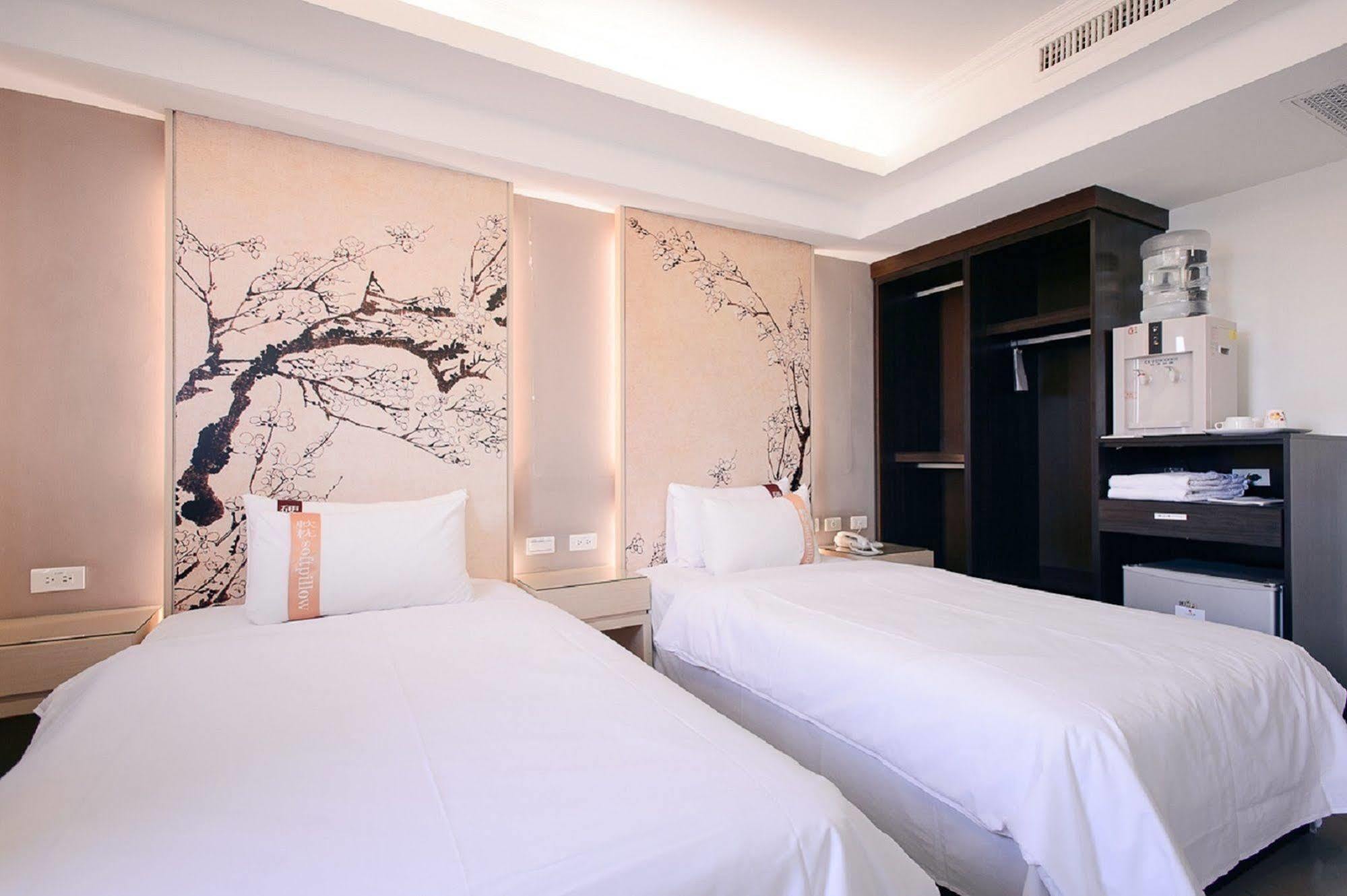 Kiwi Express Hotel - Kaohsiung Station Zewnętrze zdjęcie