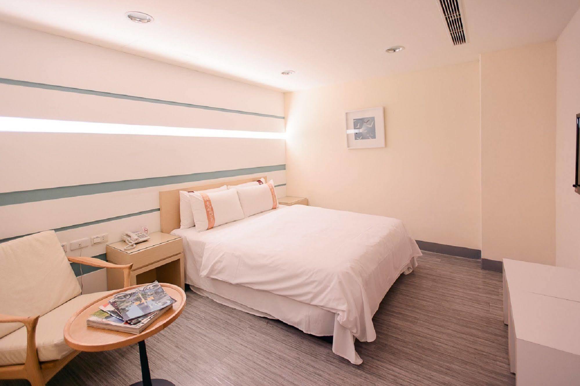 Kiwi Express Hotel - Kaohsiung Station Zewnętrze zdjęcie