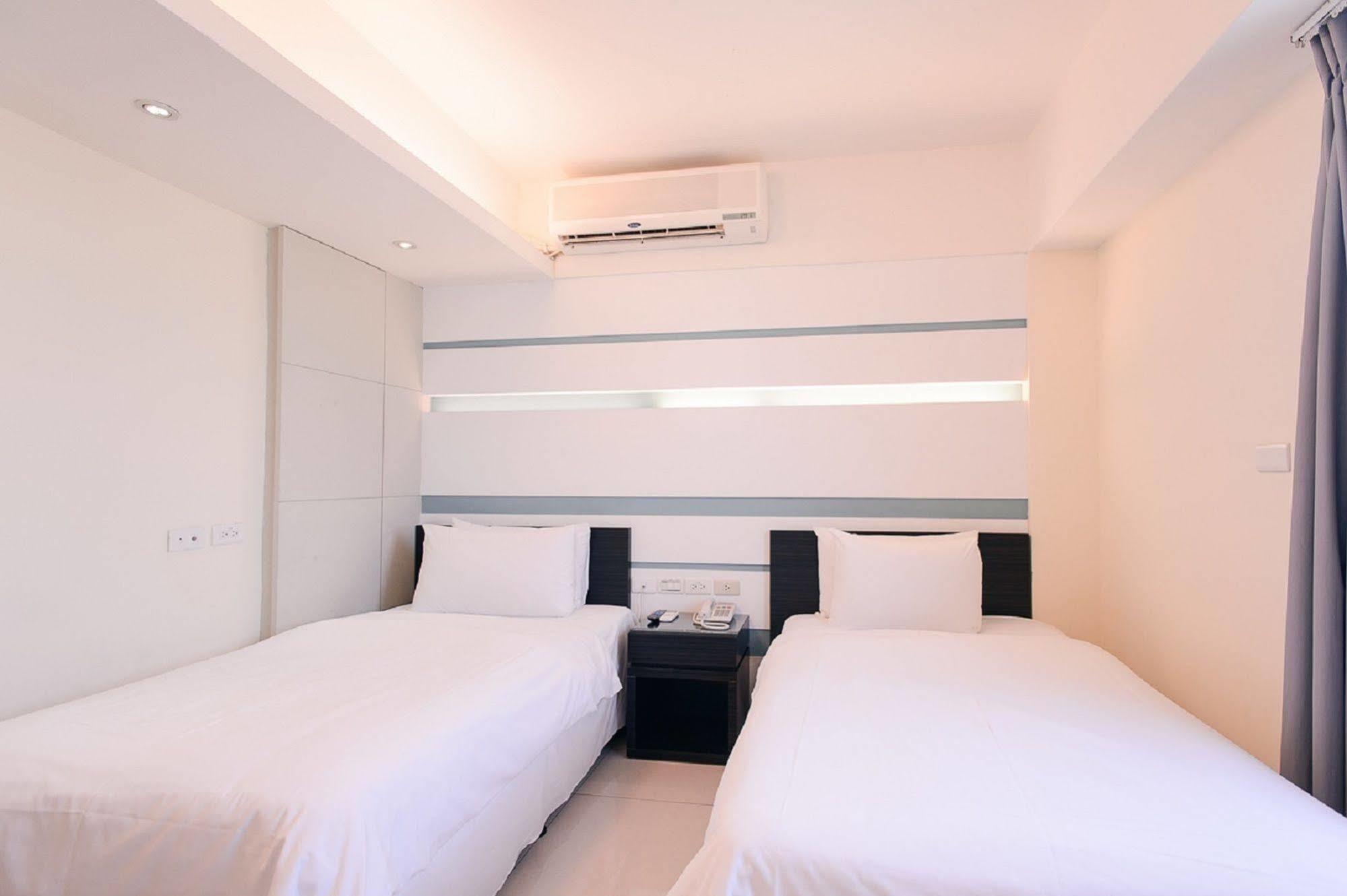 Kiwi Express Hotel - Kaohsiung Station Zewnętrze zdjęcie