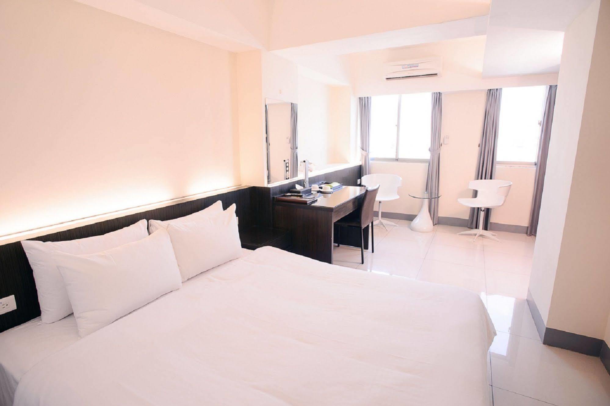 Kiwi Express Hotel - Kaohsiung Station Zewnętrze zdjęcie