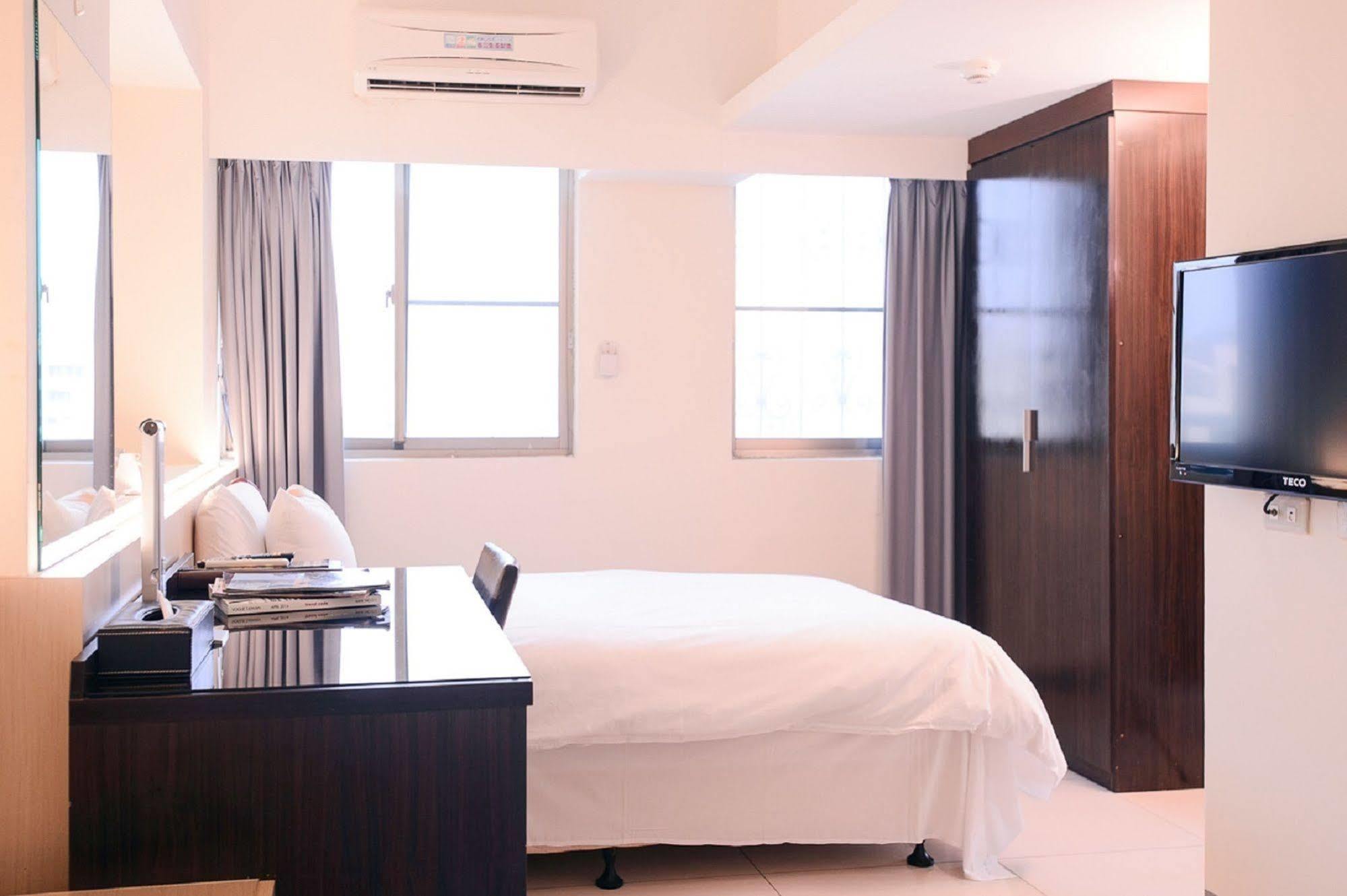 Kiwi Express Hotel - Kaohsiung Station Zewnętrze zdjęcie
