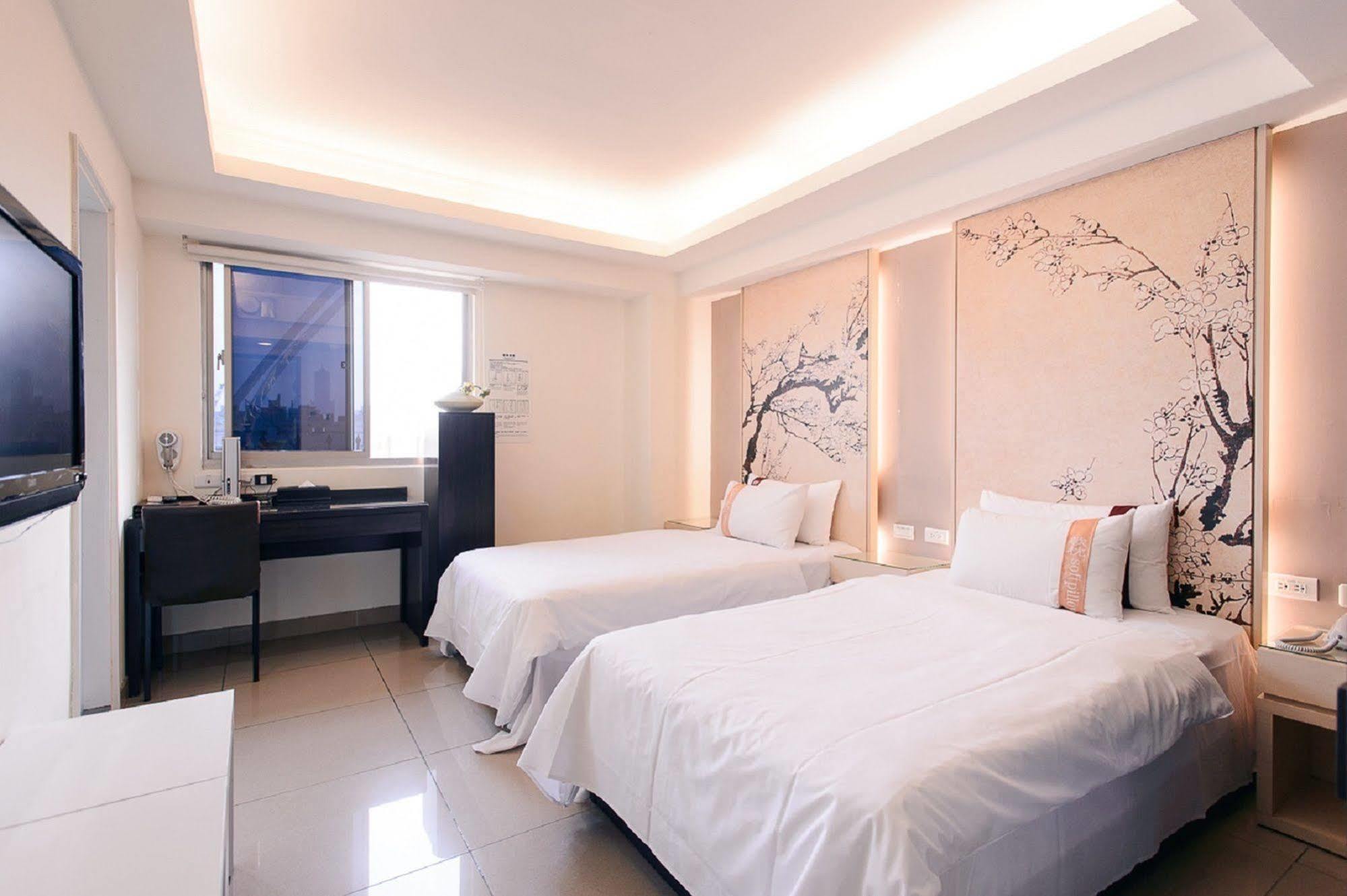 Kiwi Express Hotel - Kaohsiung Station Zewnętrze zdjęcie